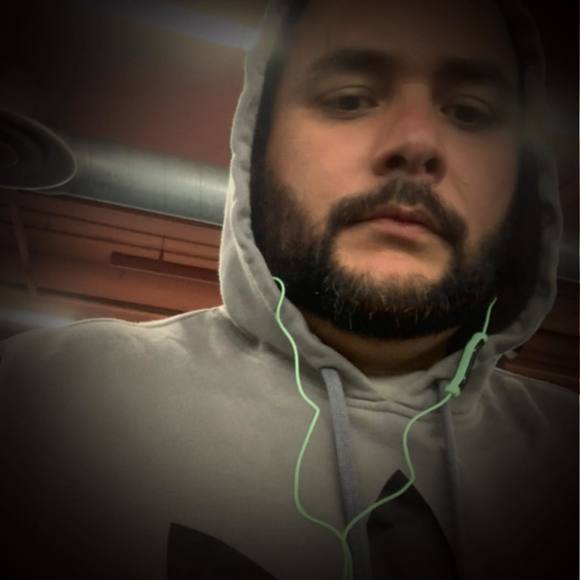Poshmark profile picture for @isaacdiaz